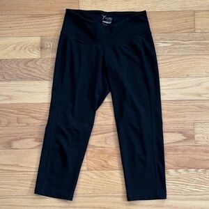 Old Navy Black Capri Leggings